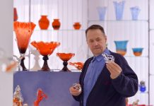 Сергей Шецик представляет статуэтку Лошади в рамках акции «Каждую пятницу – родные, наши!»