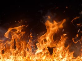 Пожар в жилом доме в Борисове: повреждена кровля и имущество на втором этаже Пожар в Борисове