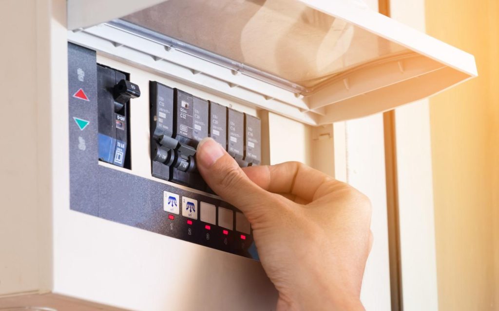 Электротравматизм: опасности, причины и профилактика