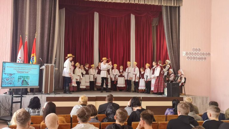 Сердце страны – в женских руках. Праздничный концерт прошел в строительном колледже