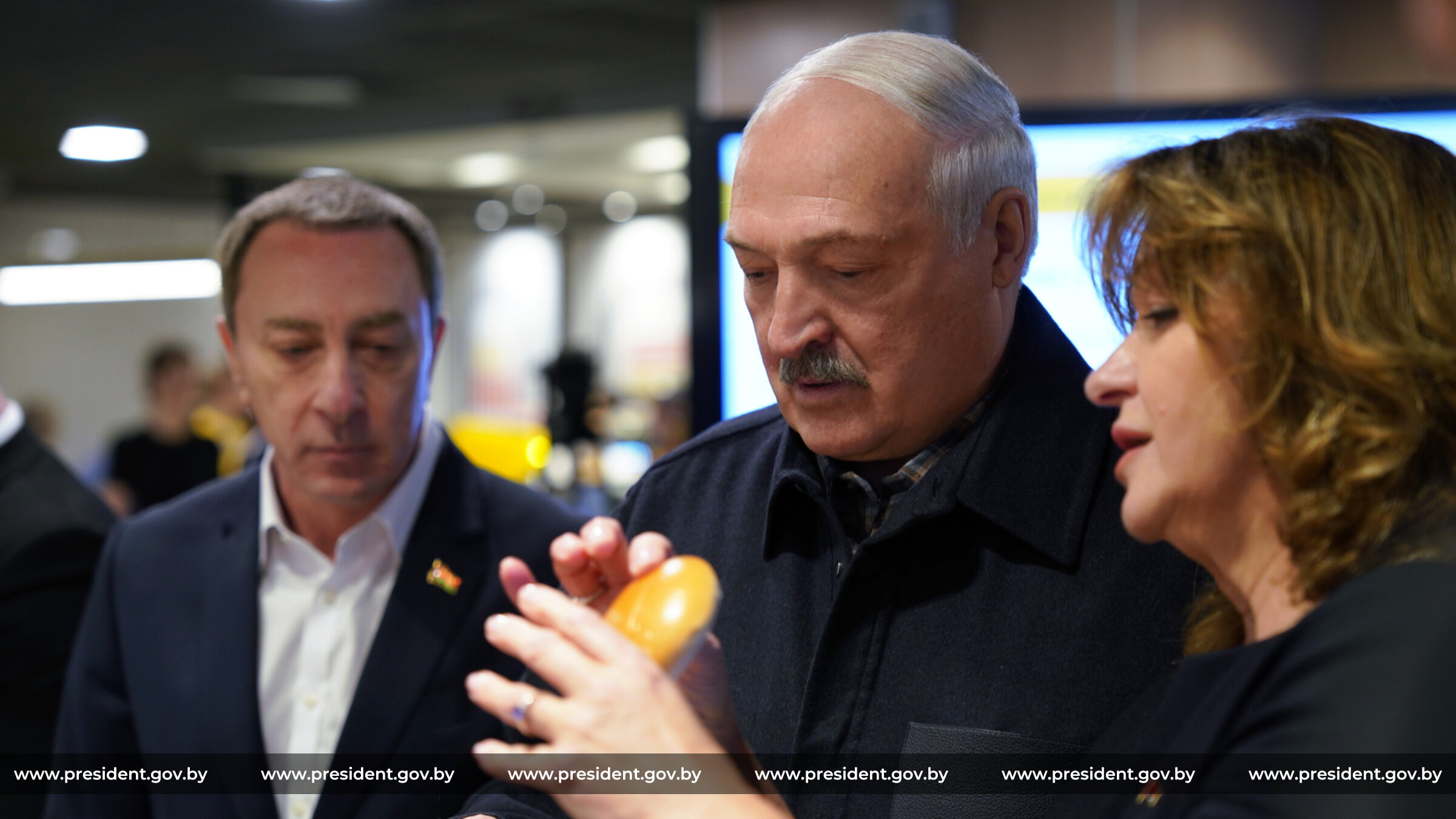 Александр Лукашенко 8 марта посетил один из ресторанов сети «Мак.бай»