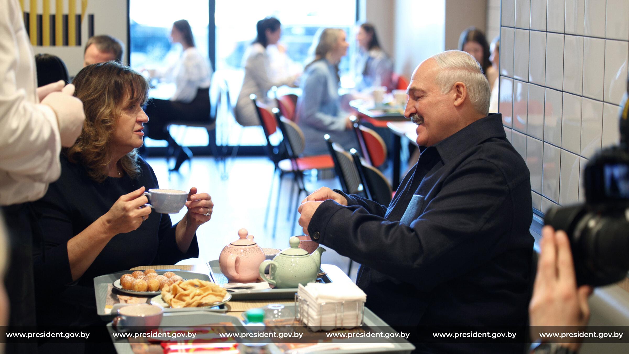 Александр Лукашенко 8 марта посетил один из ресторанов сети «Мак.бай»