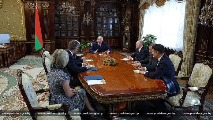 Переговоры с американской делегацией во главе со спецпосланником США Джоном Коулом