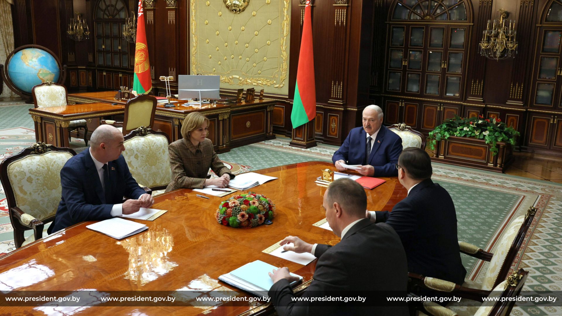 Президент Беларуси заслушал доклад о проекте Указа 