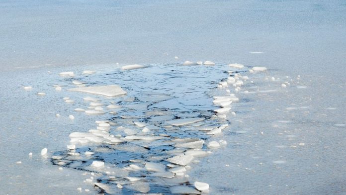 Иллюзия прочности под ногами: почему так коварен весенний лед?