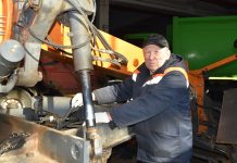 Практически 45 лет трудится на одном предприятии борисовчанин Виктор Машкович