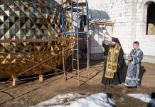 Епископ Амвросий совершил освящение креста и купола для строящегося Борисо-Глебского храма города Борисова