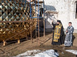 Епископ Амвросий совершил освящение креста и купола для строящегося Борисо-Глебского храма города Борисова