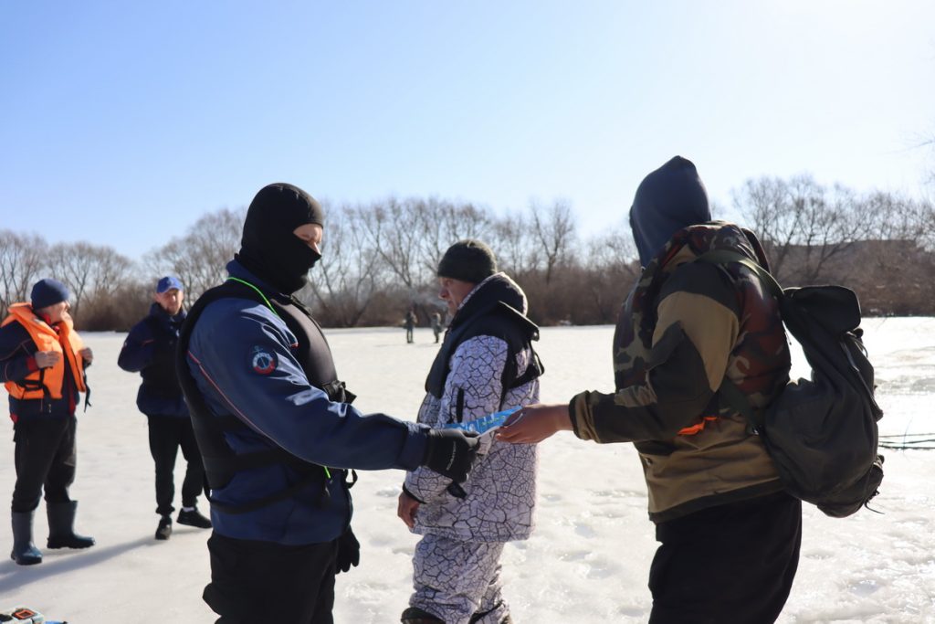 Весна и опасный лед: меры безопасности для рыбаков