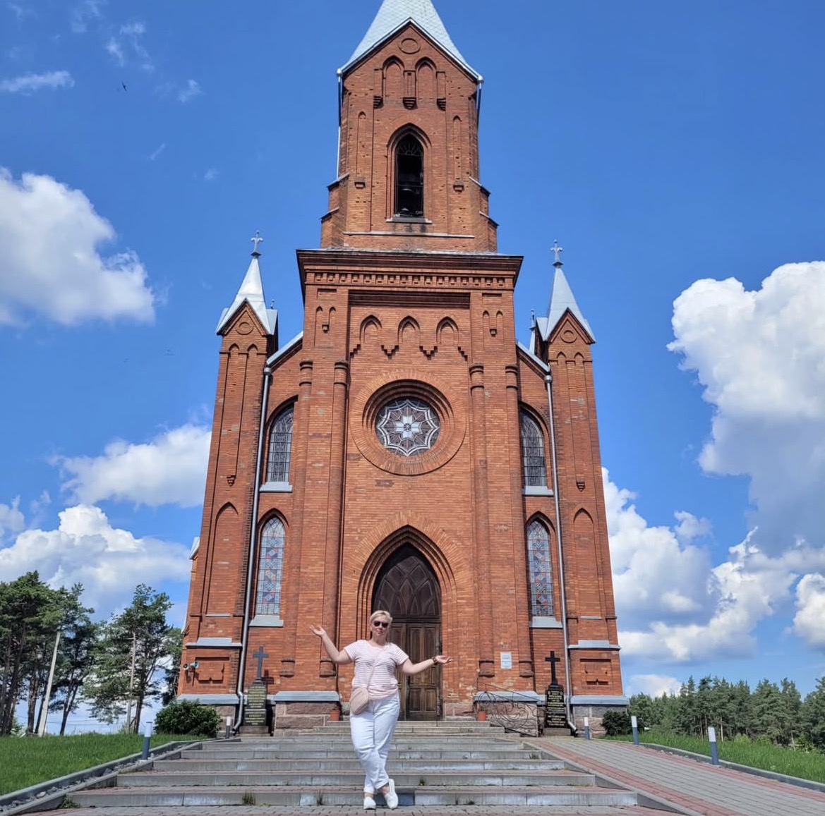 Автобус, путешествие и любовь к Родине: история педагога из Борисова