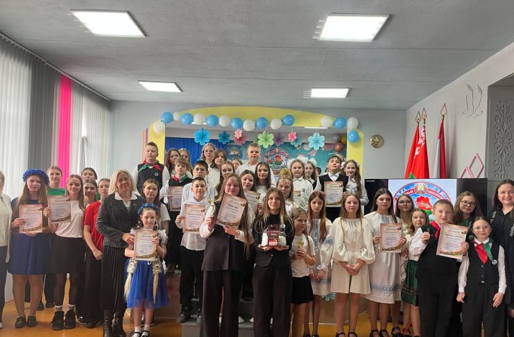 Музыка, объединяющая сердца, или Как прошел первый гимназический конкурс патриотической песни в Лошницкой гимназии