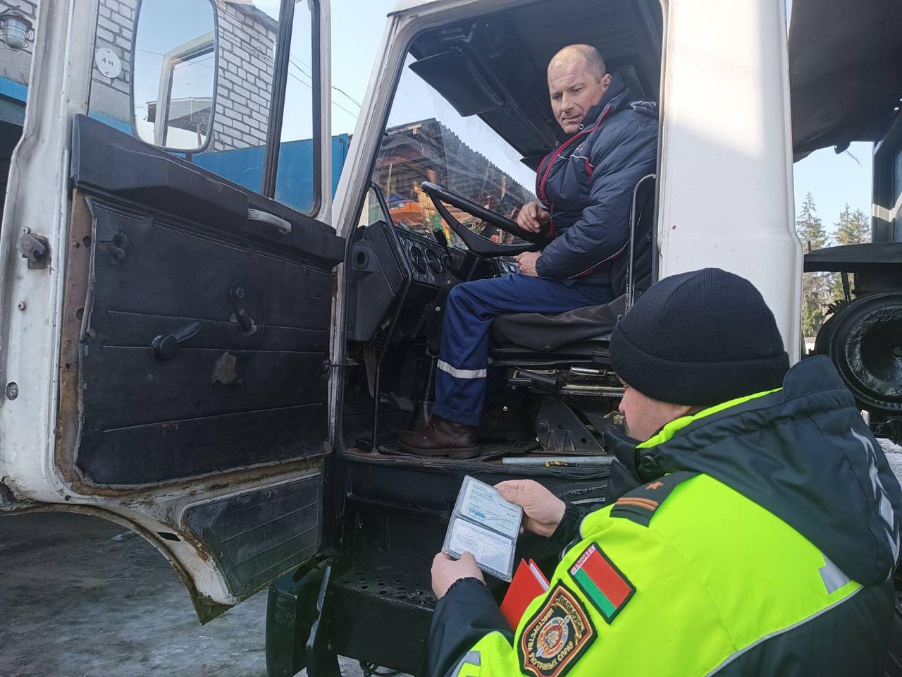 В период посевной кампании сотрудники Борисовского РУВД контролируют готовность и состояние сельхозтехники к посевной