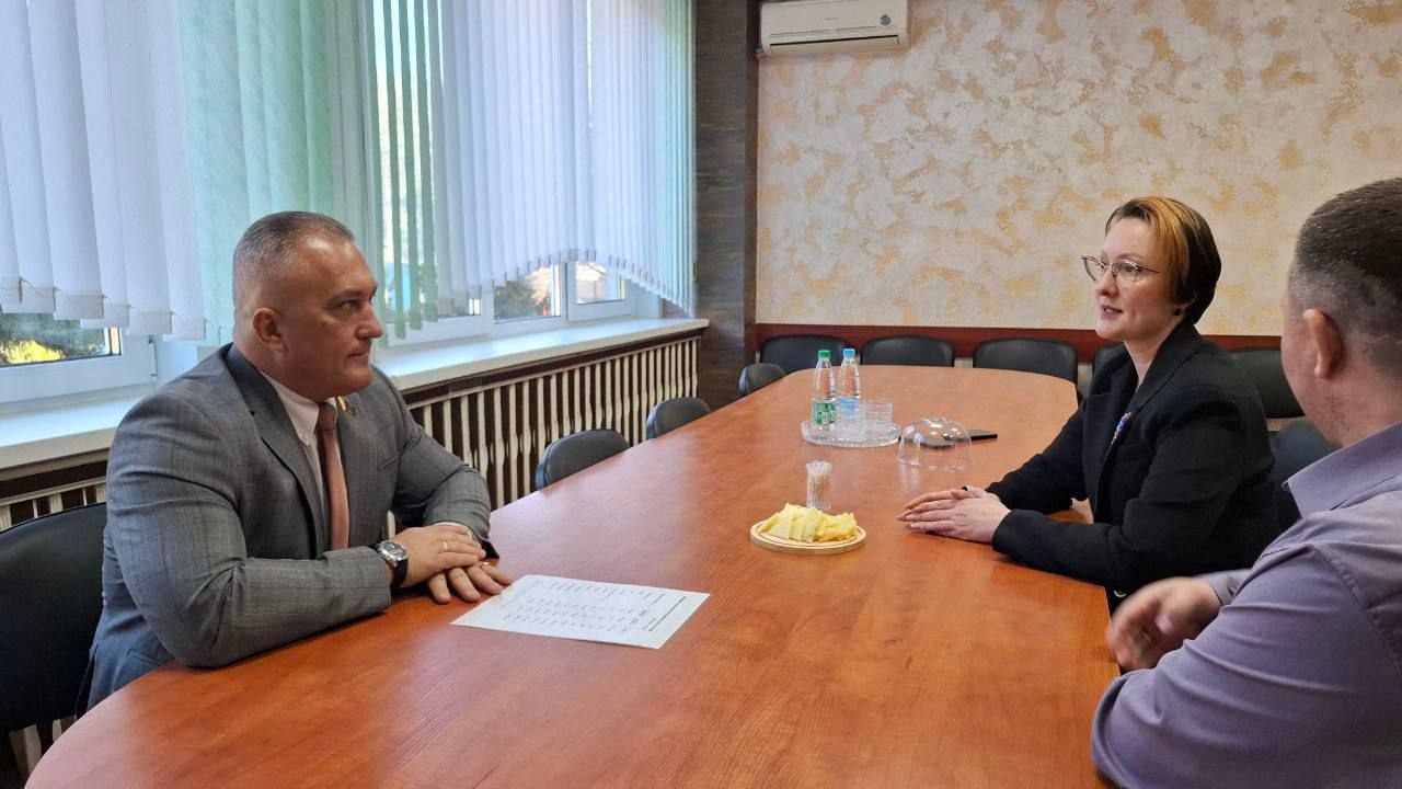 О работе парламентария Руслана Косыгина в округе: встреча с коллективом Лошницкого комбикормового завода и реагирование на обращения граждан