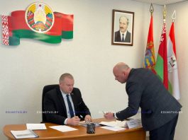 Глава Борисовского района Николай Карпович провел выездной прием граждан в Лошницком сельсовете