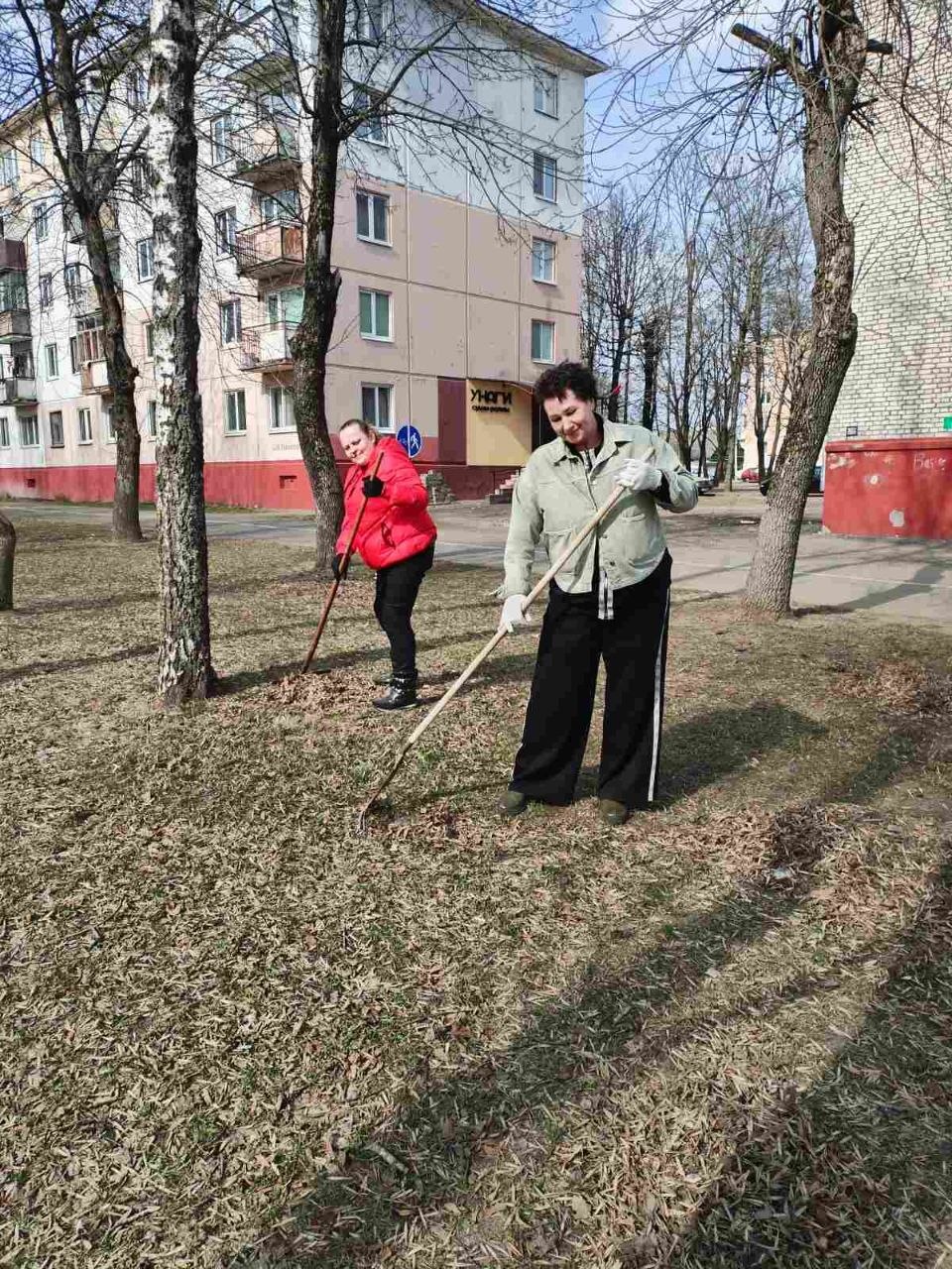 Акция "Чистый четверг", которая проходит в нашем городе в рамках благоустройства, продолжается