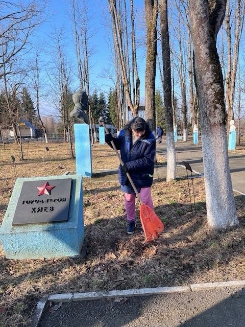 Акция "Чистый четверг", которая проходит в нашем городе в рамках благоустройства, продолжается