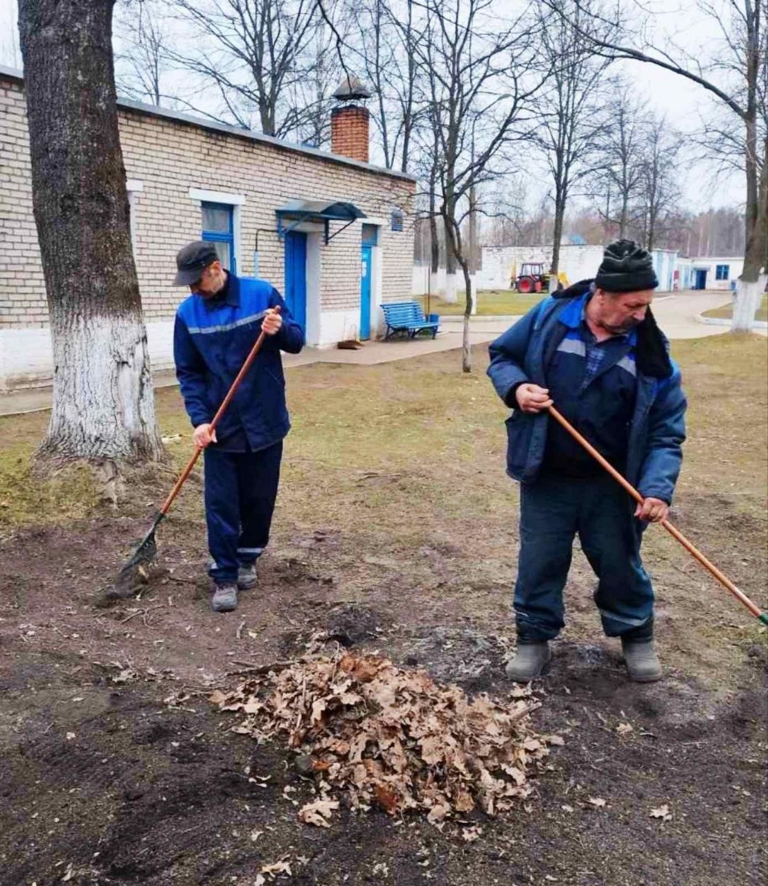 Акция "Чистый четверг", которая проходит в нашем городе в рамках благоустройства, продолжается