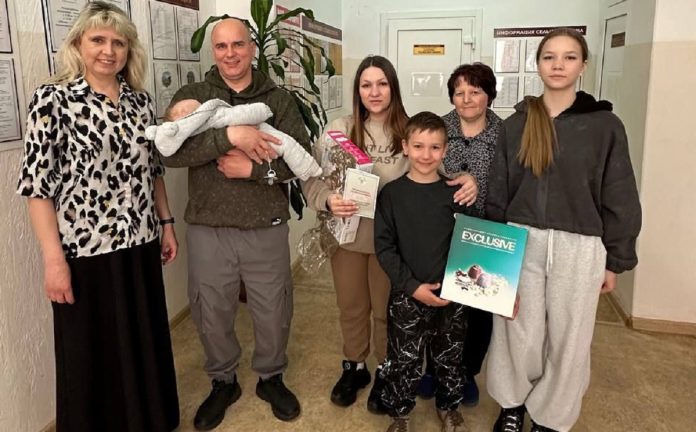 Церемония имянаречения в Пересадском сельисполкоме: на одну многодетную семью в д. Залесье стало больше