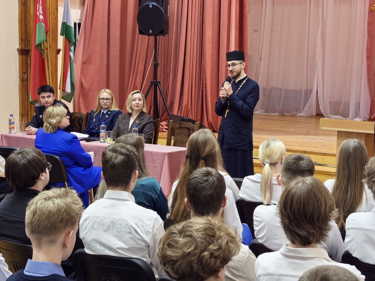 Экстремизм в молодежной среде. О том, как не стать жертвой манипуляции, говорили в средней школе №24