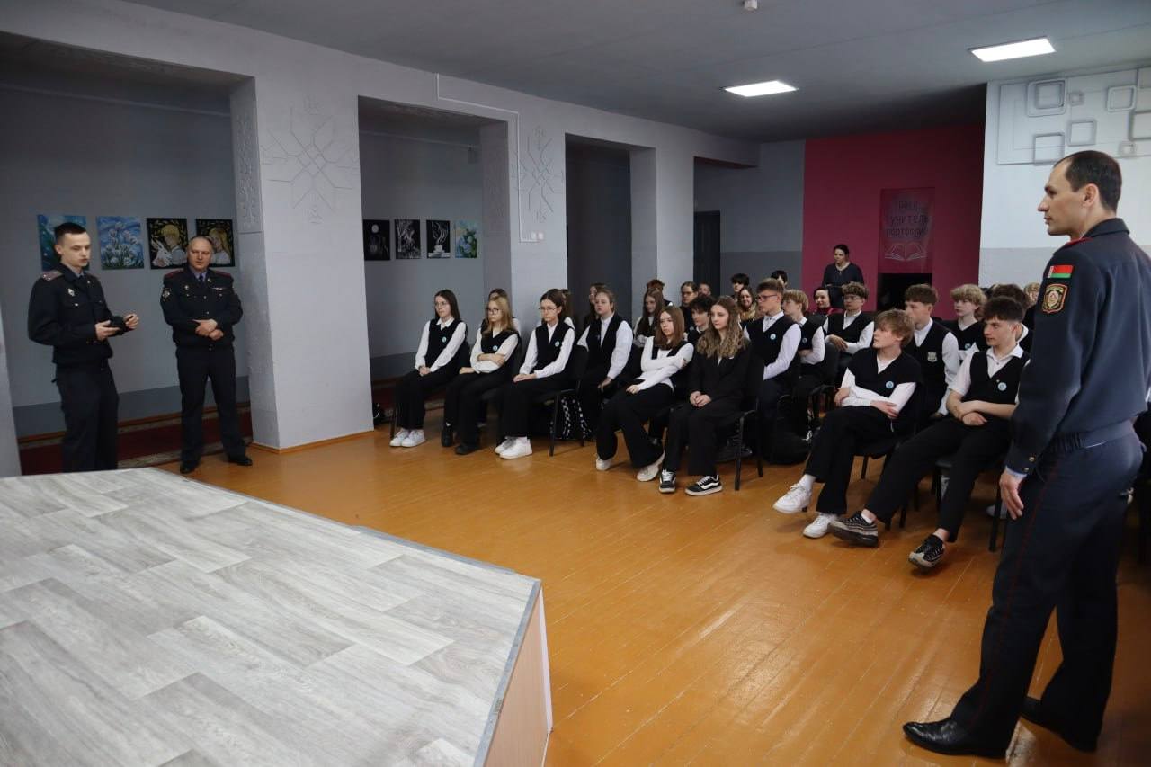 Сотрудники Борисовского РУВД провели открытое занятие для воспитанников военно-патриотического клуба «Мужество» и их родителей