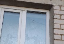 В Борисове несовершеннолетний повредил окна пенсионерки. Возбуждено уголовное дело