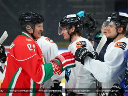 "Да я готов здесь ночевать, лишь бы выиграли!" Александр Лукашенко посетил тренировку хоккейной команды "Динамо-Минск"