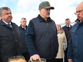 Президент Александр Лукашенко совершил рабочую поездку в Наровлянский район Гомельской области