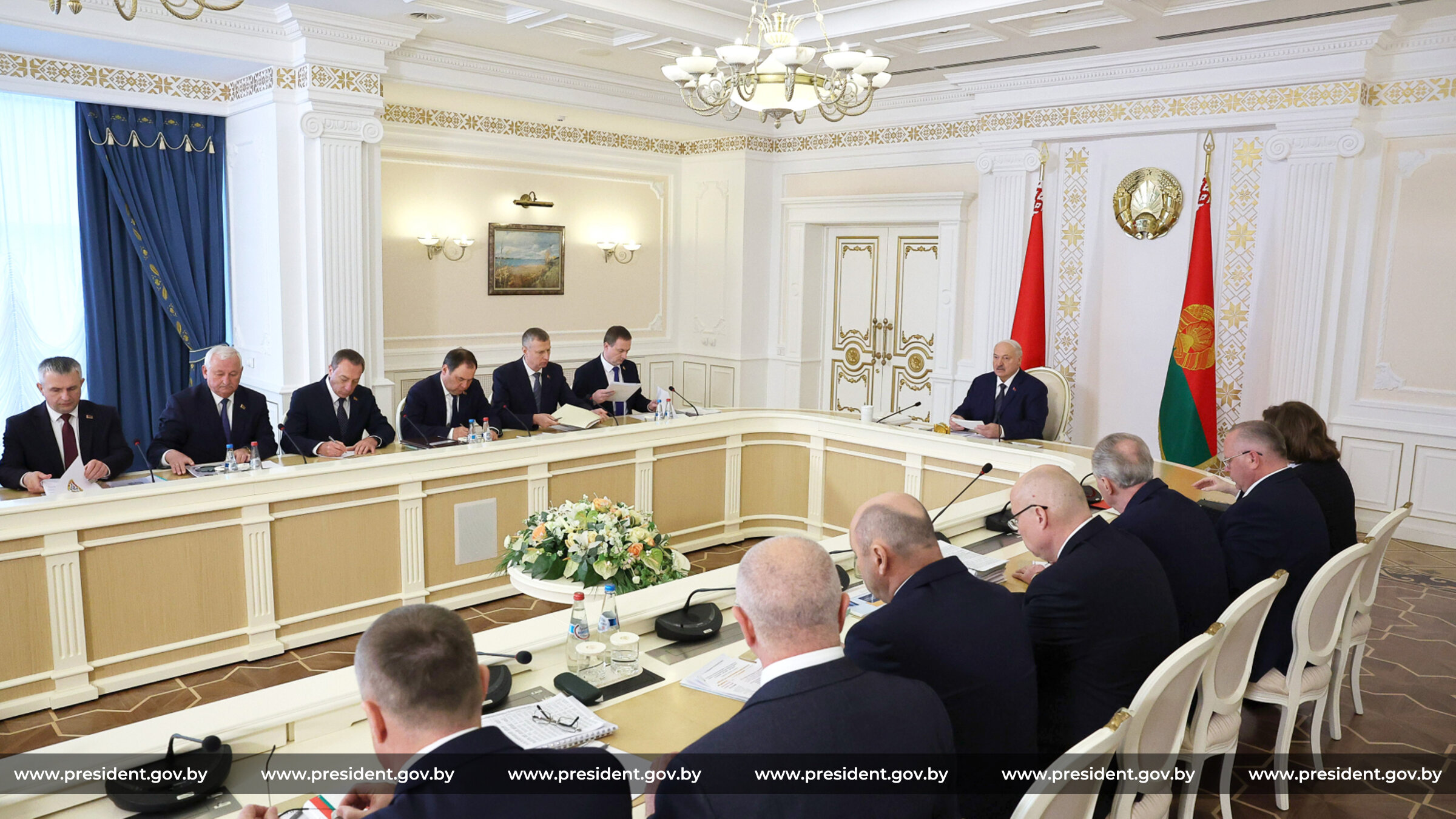 Александр Лукашенко собрал совещание по вопросам реализации инвестпроектов в рамках инициативы «Один район — один проект»