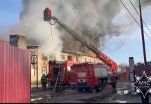 Работники МЧС ликвидировали пожар в административно-складском здании в Борисове