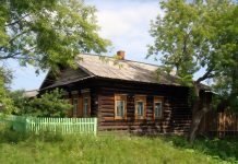 От забора до тротуара: кто и как должен убирать прилегающую территорию у частного дома