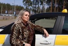 «За рулем – свобода»: история женщины-таксиста из Борисова, которая ломает стереотипы