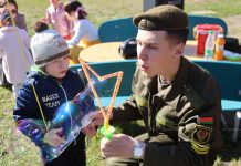 Военнослужащие полка связи устроили праздник для воспитанников Борисовского специализированного дома ребенка