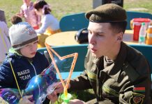 Военнослужащие полка связи устроили праздник для воспитанников Борисовского специализированного дома ребенка