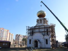 Храм святых благоверных князей Бориса и Глеба в Борисове увенчал купол с крестом