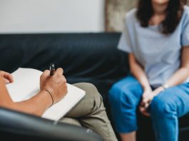 Психолог рассказал, как распознать кризисное состояние и не пропустить крик о помощи