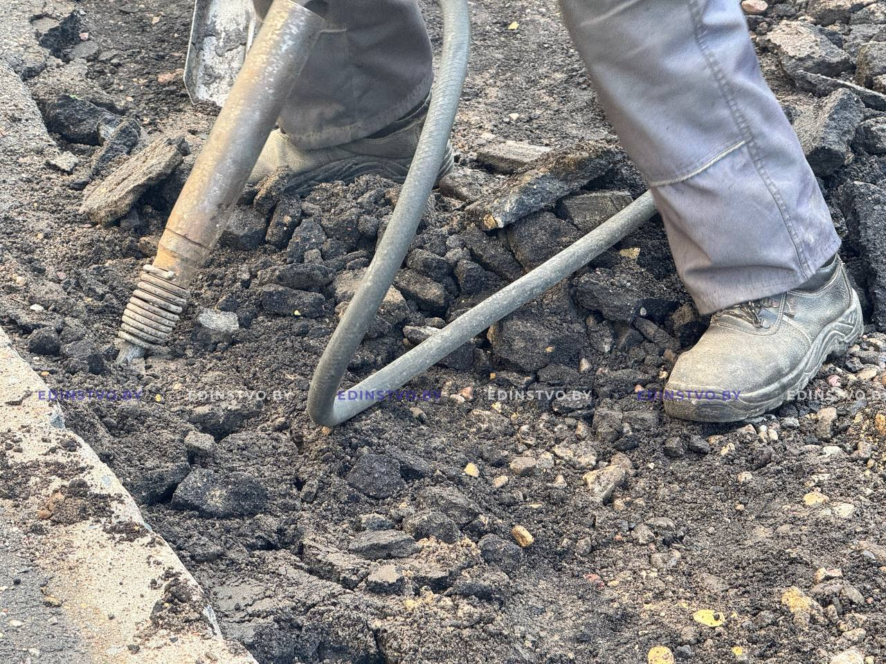 Дорожные работы и озеленение: благоустройство в Борисове продолжается