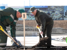 Александр Лукашенко принял участие в республиканском субботнике