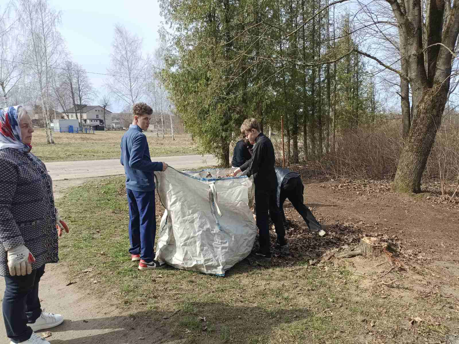 Республиканский субботник: на Борисовщине работа кипит в каждом уголке