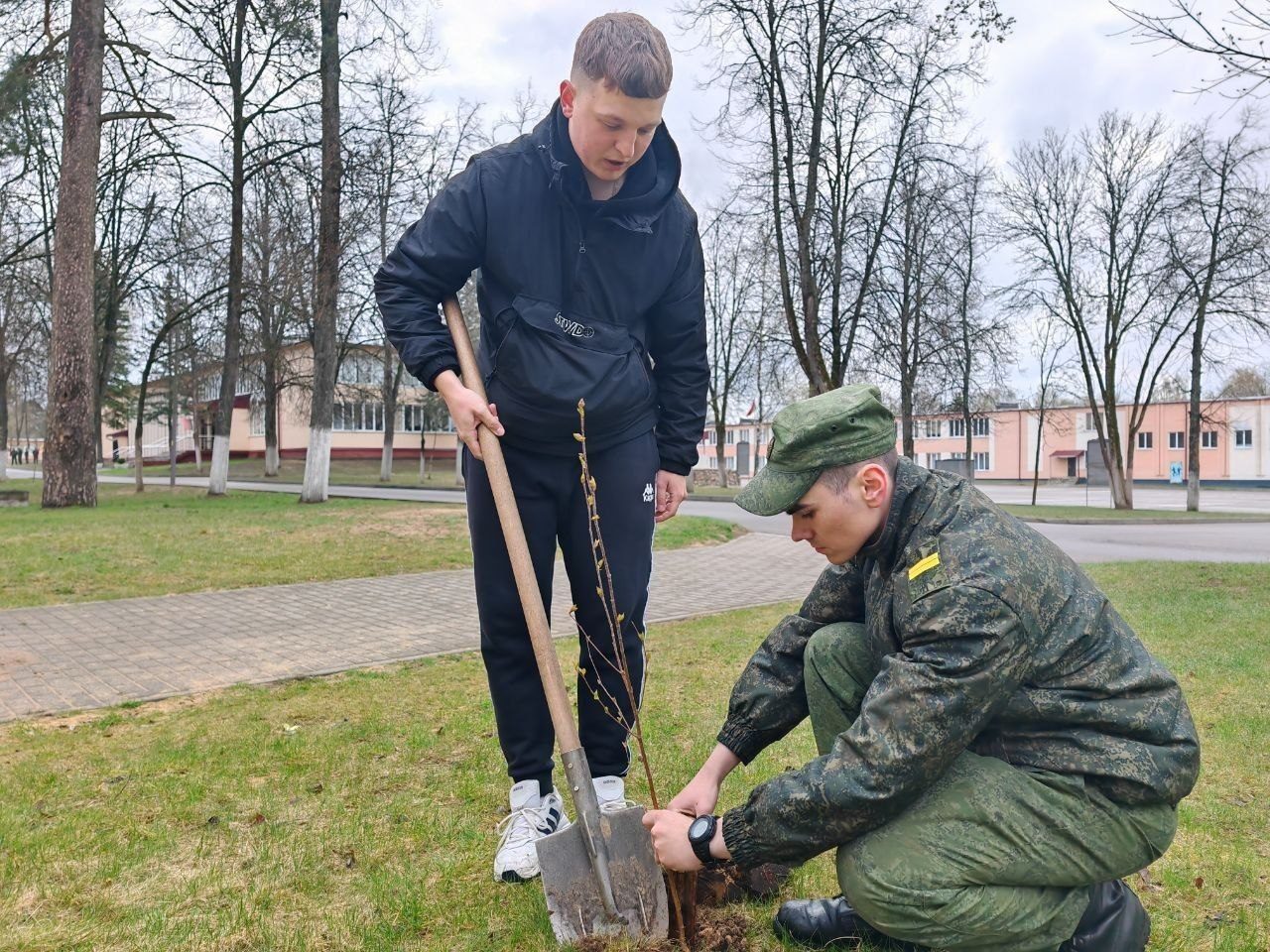 Республиканский субботник: на Борисовщине работа кипит в каждом уголке