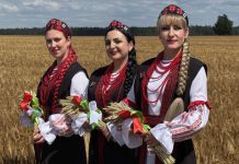 «Дарэчы шоу»: молодая поп-фолк-группа из Борисова объединяет поколения