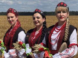 «Дарэчы шоу»: молодая поп-фолк-группа из Борисова объединяет поколения