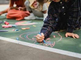 Прочный фундамент детства. Рассуждение о том, как важно с раннего возраста правильно воспитывать детей и дарить им любовь