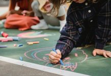 Прочный фундамент детства. Рассуждение о том, как важно с раннего возраста правильно воспитывать детей и дарить им любовь