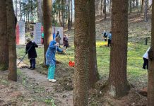 В Борисове прошла акция по благоустройству мемориала жертвам войны