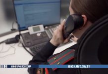 Таксист услышал, что пенсионерка едет на встречу с мошенниками, и позвонил в милицию. Деньги спасли