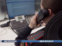 Таксист услышал, что пенсионерка едет на встречу с мошенниками, и позвонил в милицию. Деньги спасли