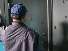 Обман под видом помощи: почему не стоит открывать дверь незнакомцам