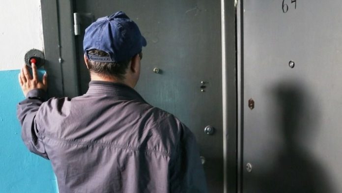 Обман под видом помощи: почему не стоит открывать дверь незнакомцам