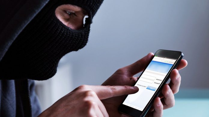 «Не прочитал до конца SMS и сказал код без раздумий»: борисовчанин стал жертвой аферистов