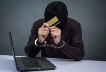 Борисовчанка попыталась продать в интернете детские вещи и лишилась крупной суммы денег